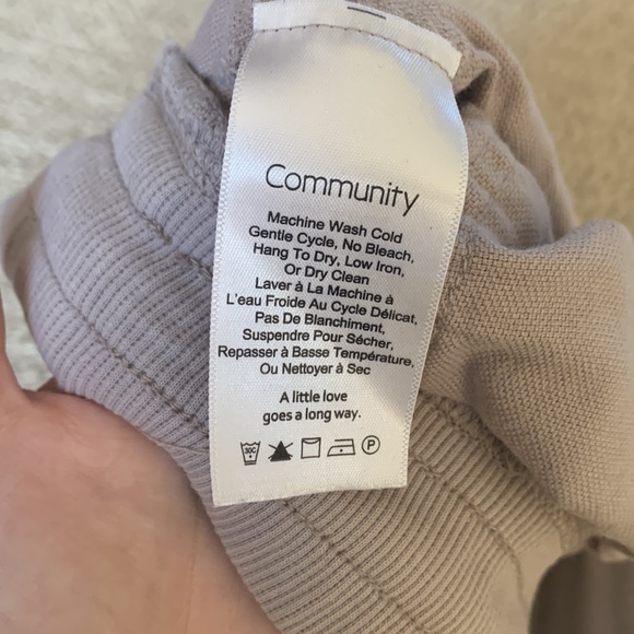 Aritzia Community 100% cotton shorts - Picture 4 of 4